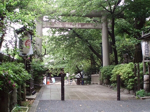 鳥居(大正十五年一月二十五日建立)