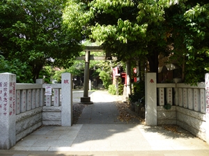 鳥居（大正十三年九月建立）