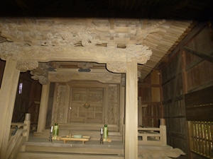 拝殿内