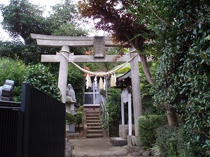 鳥居(昭和十年五月建立)