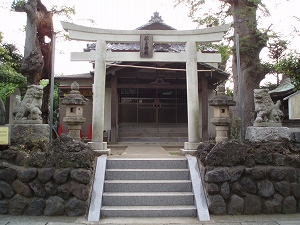 鳥居(平成十四年十二月吉日建立)