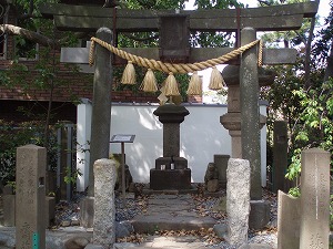 善神王宮の祠